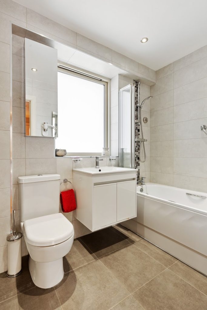 59 Herbert Lane Dublin 2 house for sale - bathroom