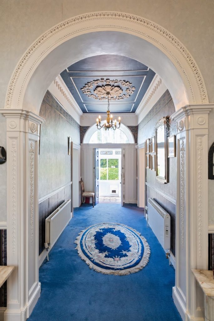 South Hill House, Merrion Park, Booterstown, Blackrock, Co. Dublin - hallway with blue carpet