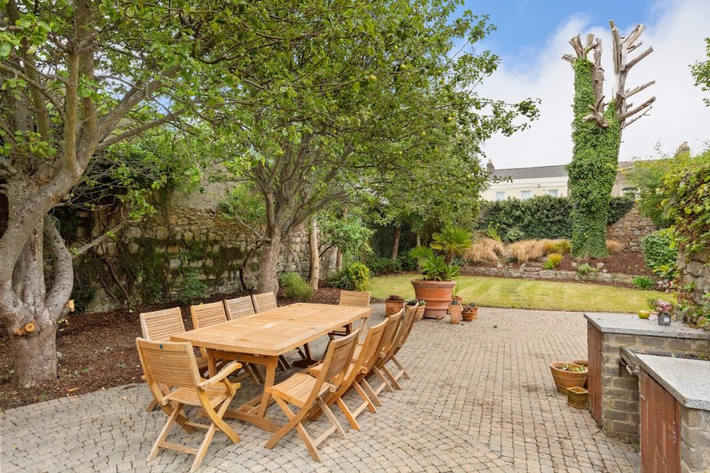 4 Willow Bank, Monkstown, Co. Dublin - luxury house for sale - large back garden
