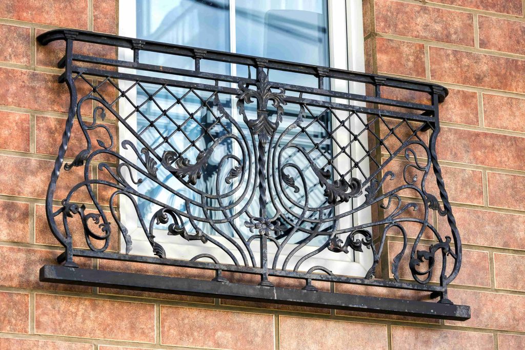 Regency architecture - curved wrought-iron balcony