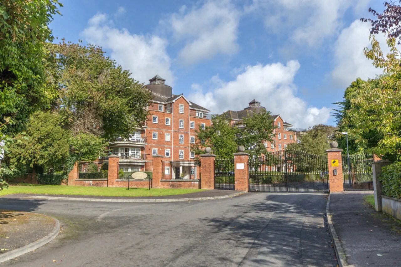 The Penthouse, 18 Seafields Court, Warrenpoint, Newry, County Down, BT34 3XB